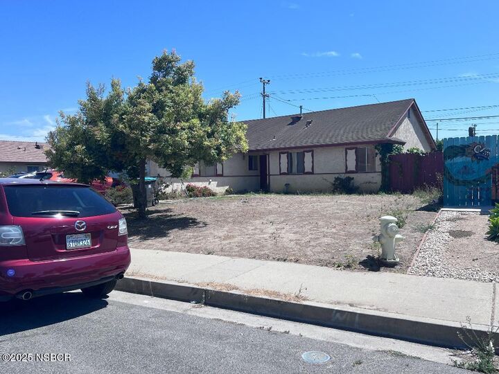 Property Photo: 1706 N Russell Avenue CA 93458