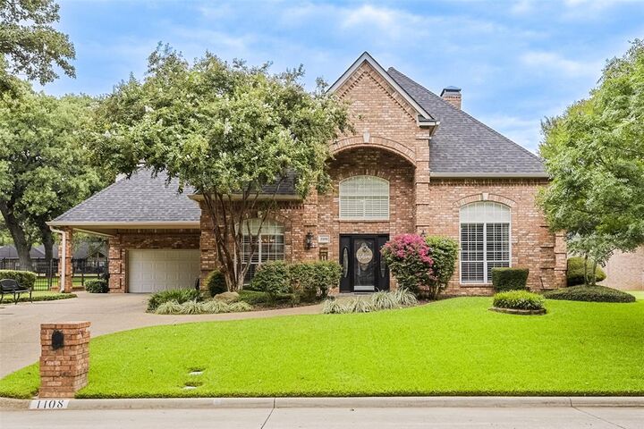 Property Photo: 1108 Saint Andrews Drive TX 76063