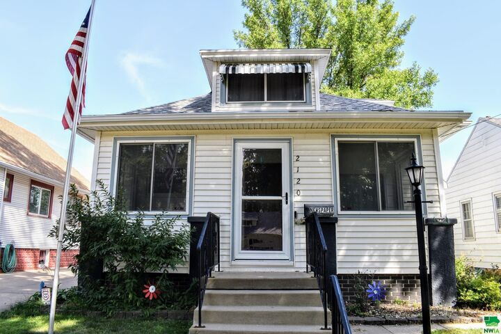 Property Photo: 2120 S Helen St IA 51106