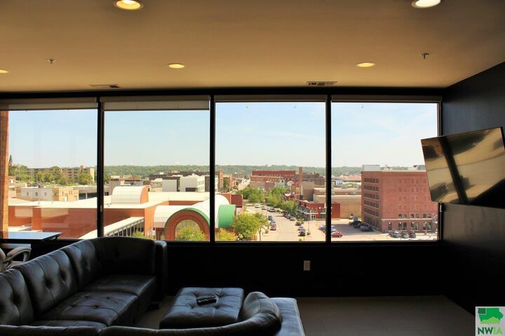 Property Photo: 700 4th St 604 IA 51101