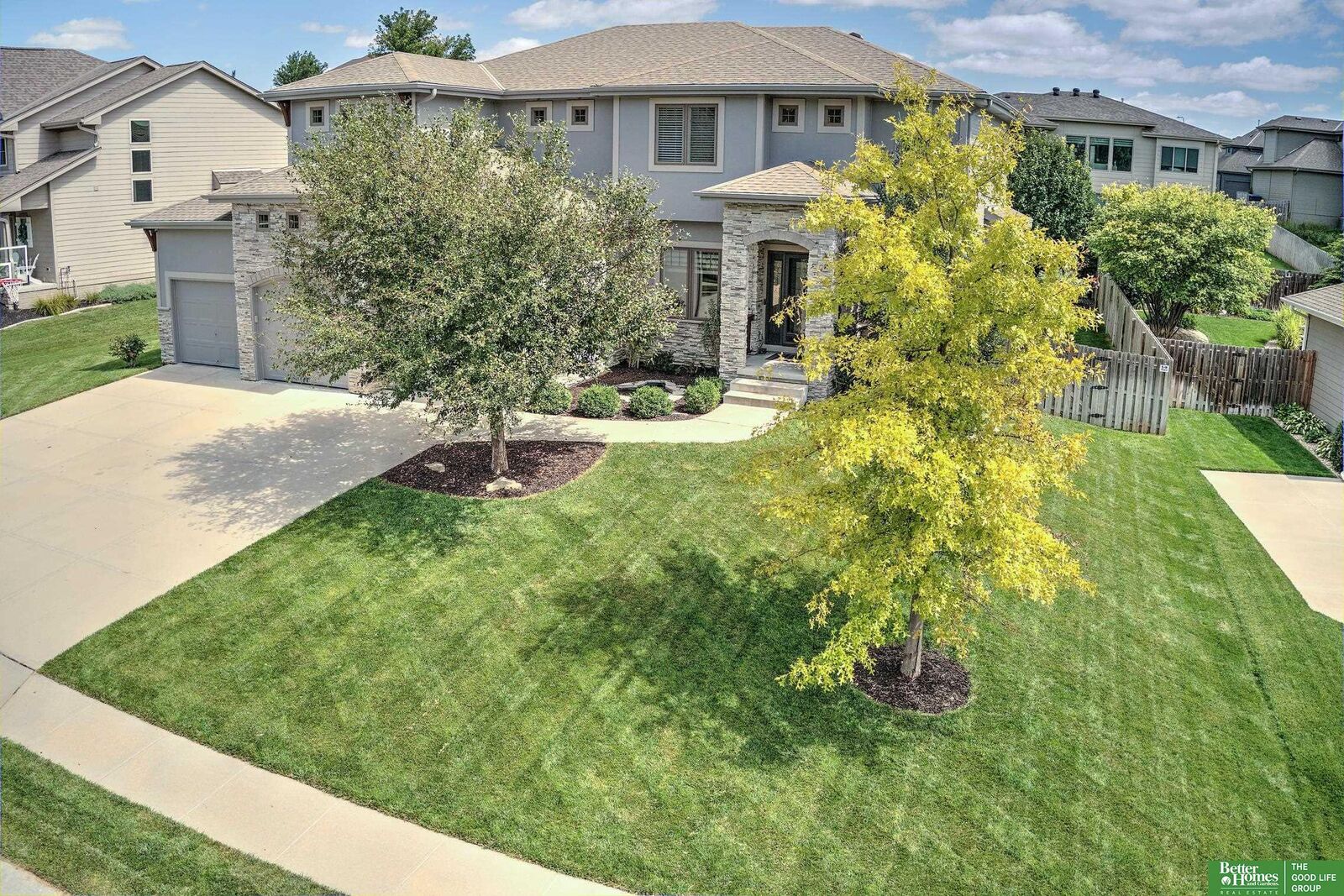 Property Photo: 1601 S 211 Street NE 68022