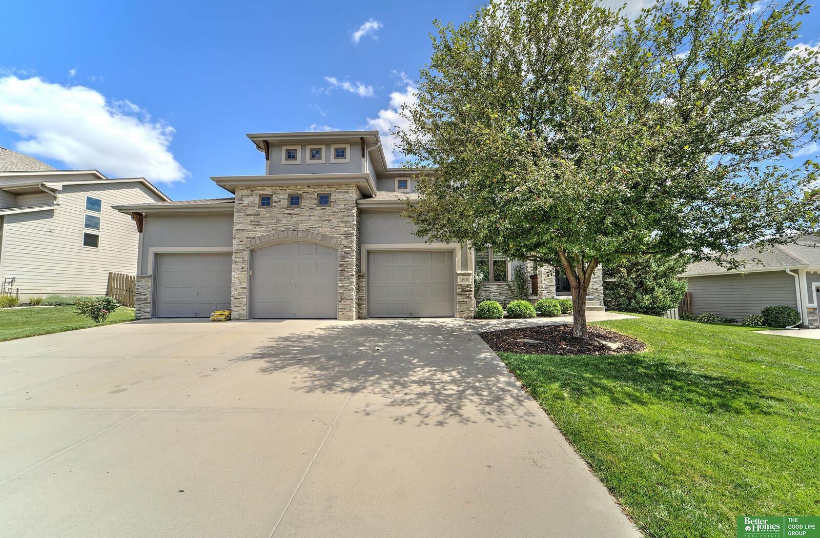 Property Photo:  1601 S 211 Street  NE 68022 