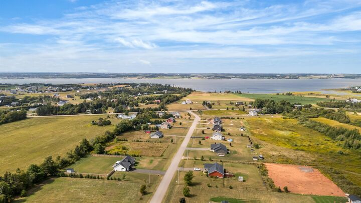 Property Photo: 8 Sydney Way PE C1B 4M4