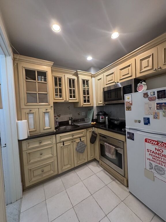 Property Photo:  21 Beacon St 5D  MA 02108 