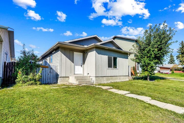 Property Photo: 60 Whitworth Way NE AB T1Y 6A8