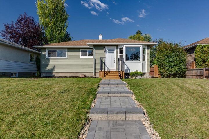 4230 40A Avenue  Red Deer AB T4N 2X2 photo