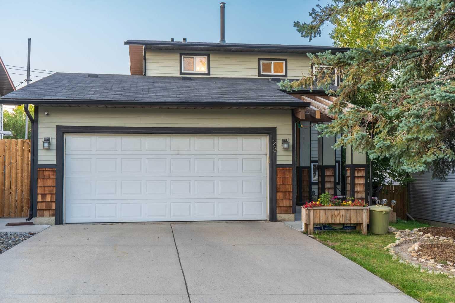 Property Photo: 23 Bedwood Place NE AB T3K 1L7