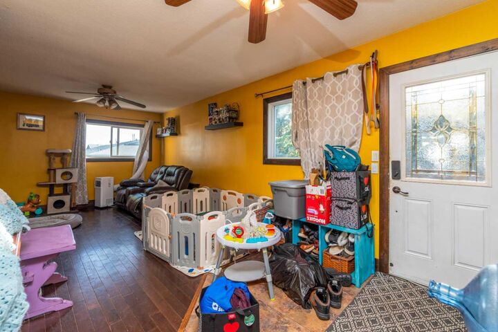 Property Photo:  116 1 Avenue W  SK S0M 1P0 