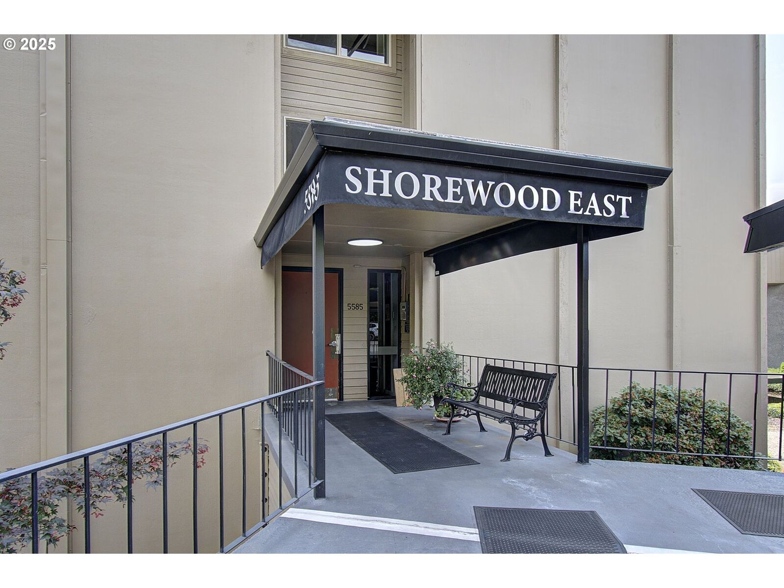 Property Photo:  5585 E Evergreen Blvd 5203  WA 98661 