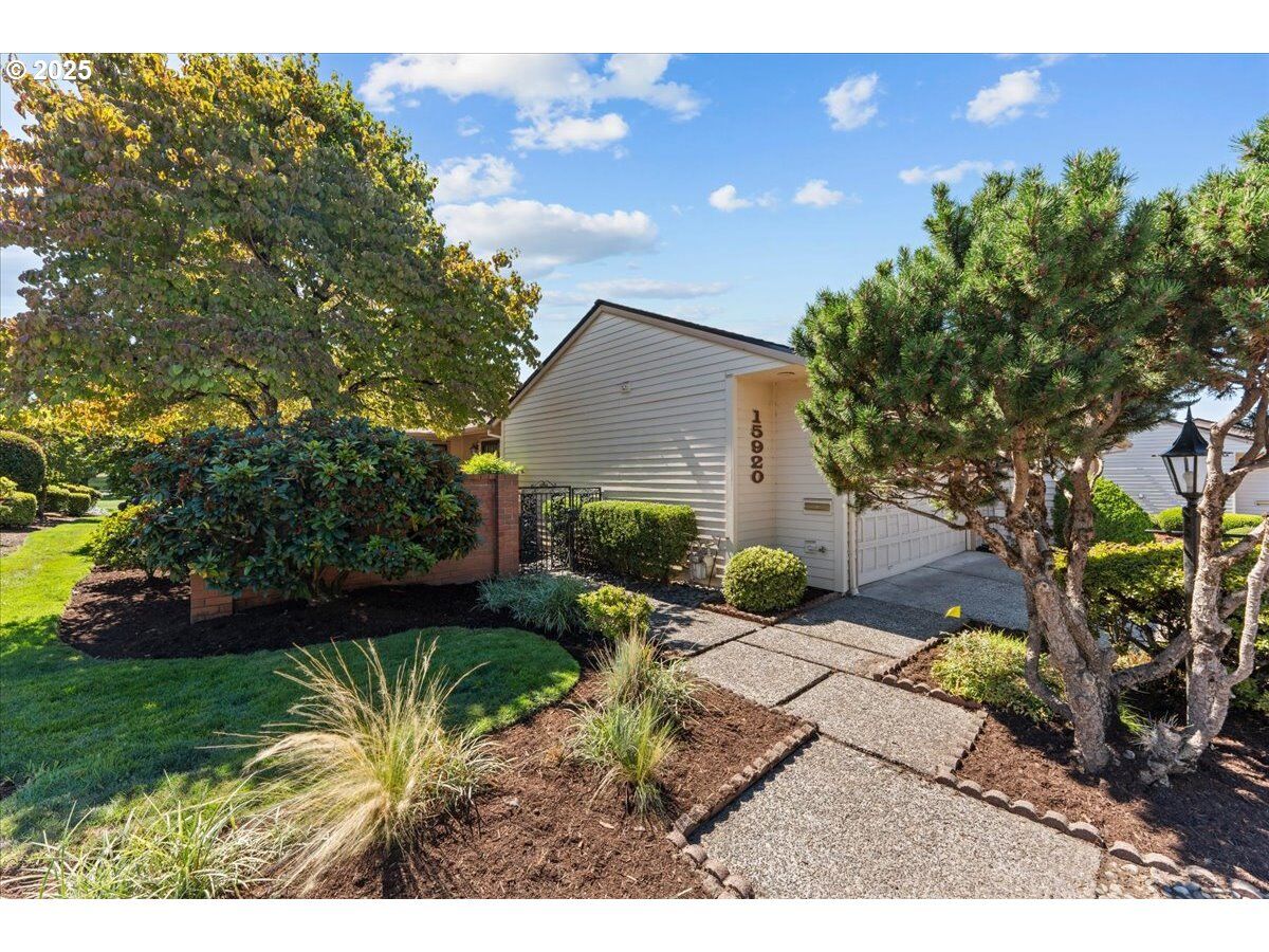 Property Photo: 15920 SW Greens Way OR 97224