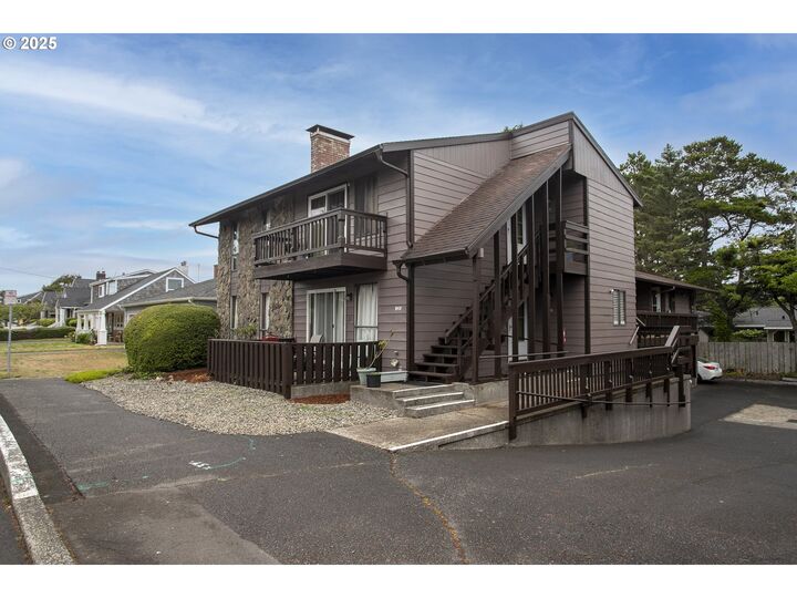 Property Photo: 1265 S Beach Dr OR 97138