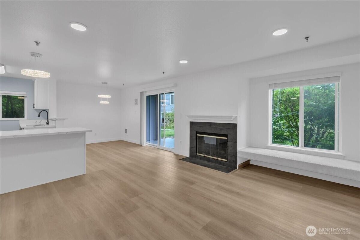 Property Photo: 12510 109th NE E101 WA 98034
