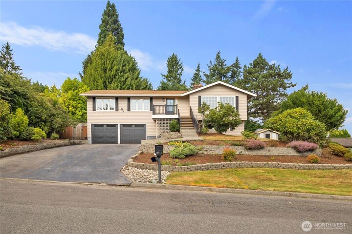 16851  105th Avenue NE  Bothell WA 98011 photo