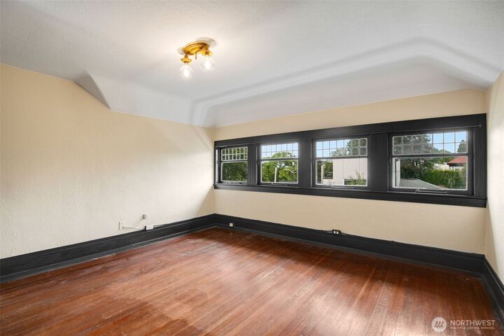 Property Photo: 1220 10th Avenue E WA 98102
