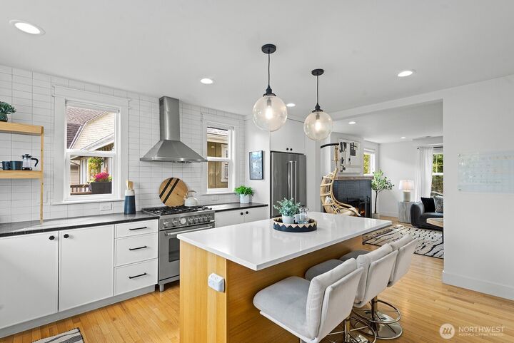 Property Photo:  326  22nd Avenue E  WA 98112 