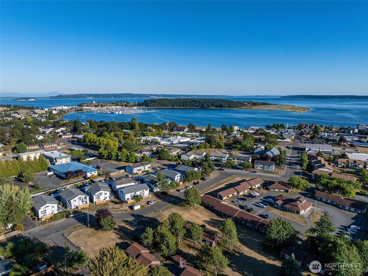 Property Photo: 583 SE 6th Avenue WA 98277