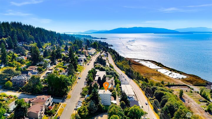 Property Photo: 431 N State Street 4 WA 98225