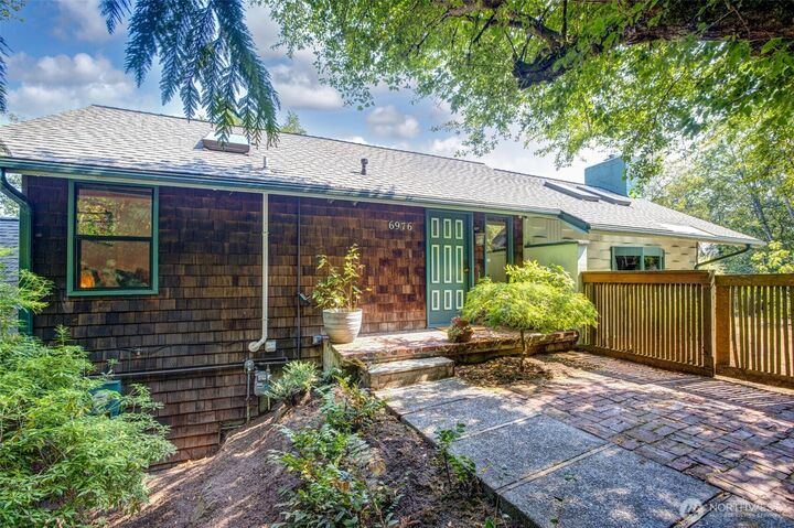 Property Photo: 6976 Sylvan Way SW WA 98106