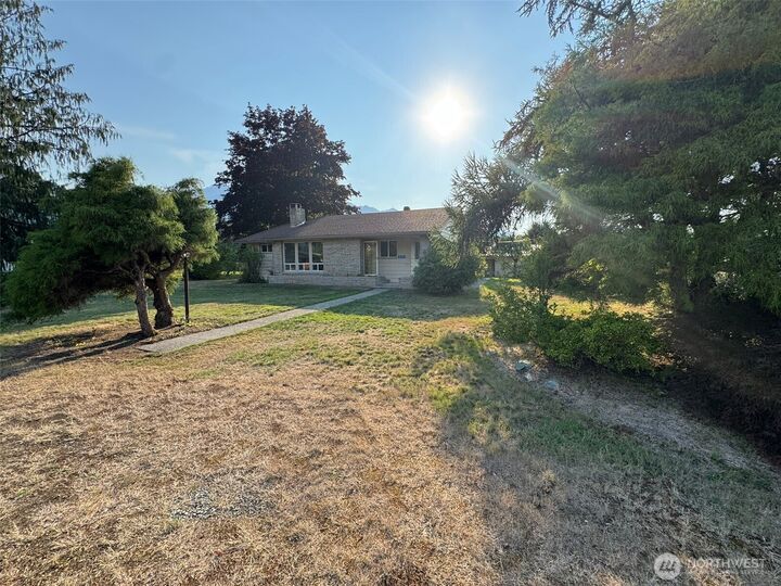 Property Photo:  935  Madison Avenue  WA 98241 