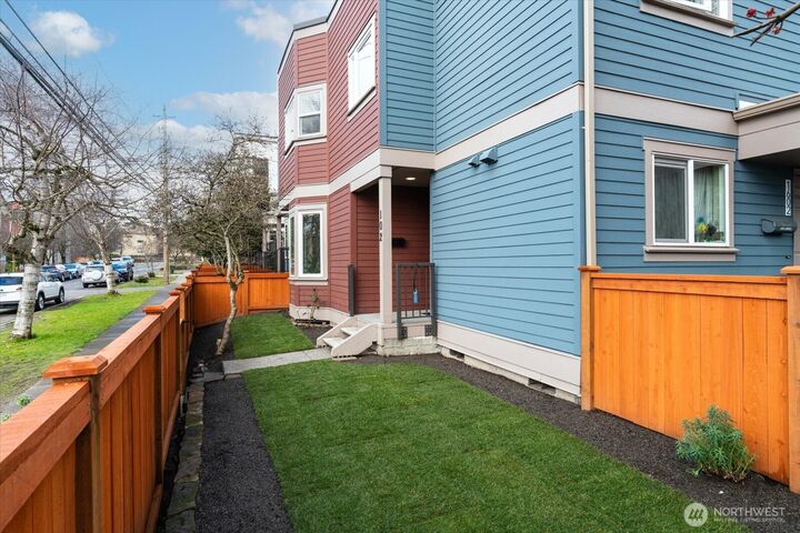 Property Photo: 1600 Way E Yeslelr Way E 102 WA 98122