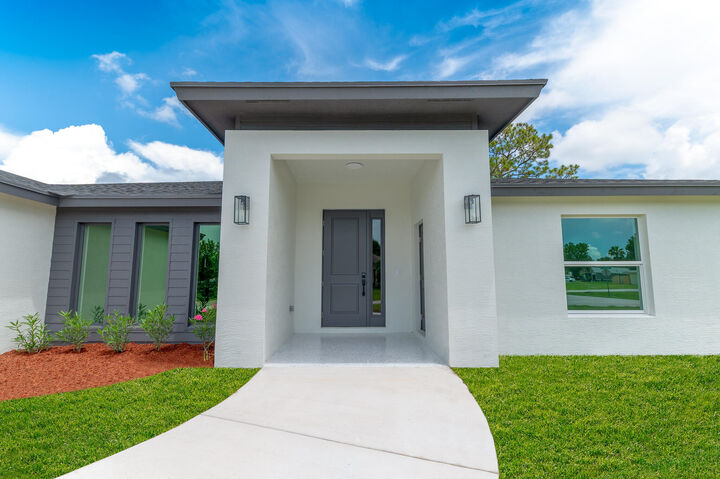 Property Photo:  513 SW Nautical Avenue  FL 34984 