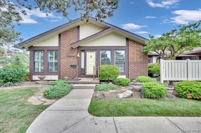 40584 Newport Court  Plymouth MI 48170 photo