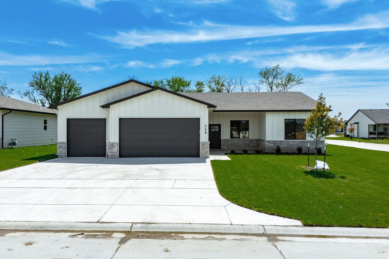 Property Photo: 519 E Elmwood St KS 67147