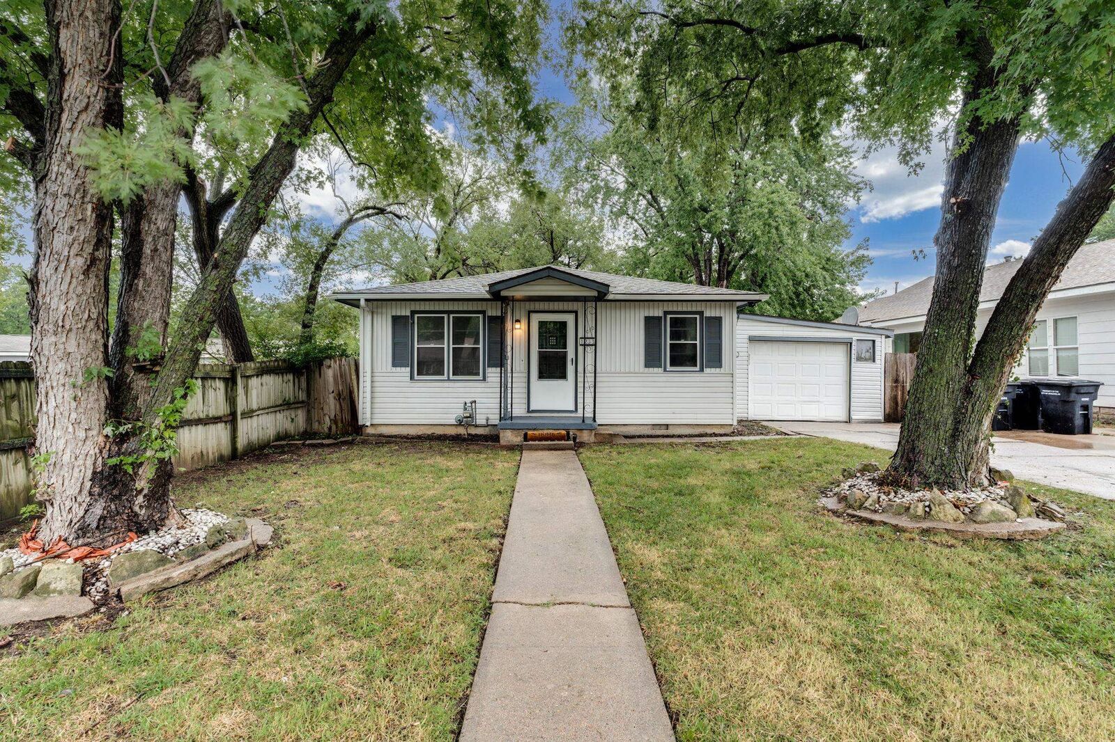 Property Photo: 1233 Money St KS 67010