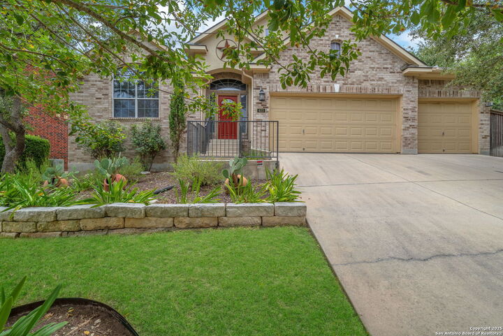 Property Photo: 423 Sand Ash Trl TX 78256