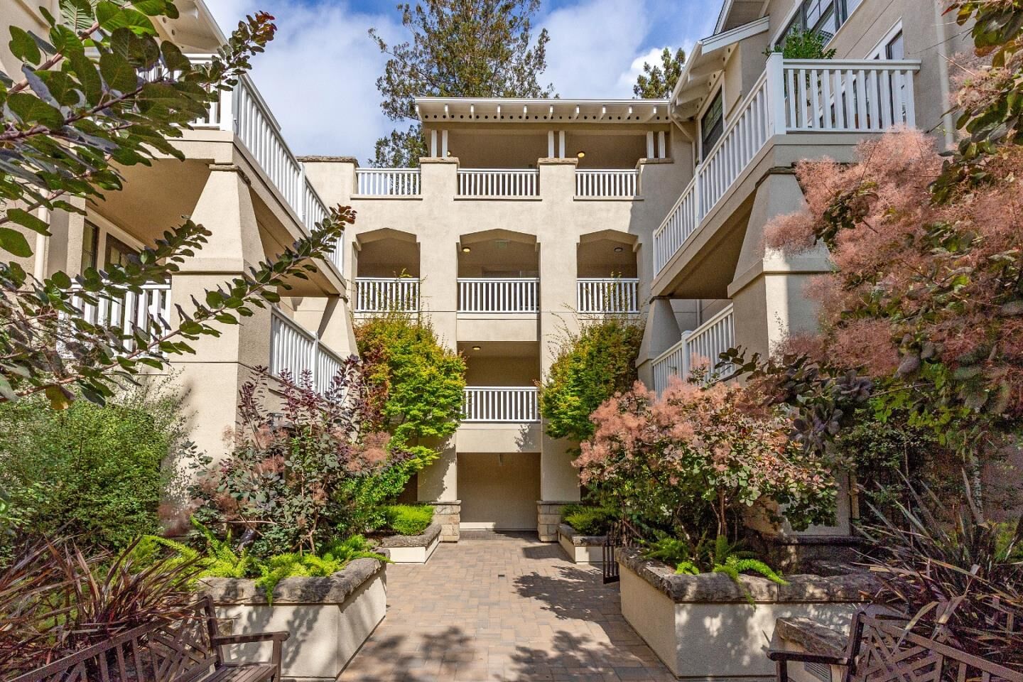 Property Photo: 315 Homer Avenue 105 CA 94301