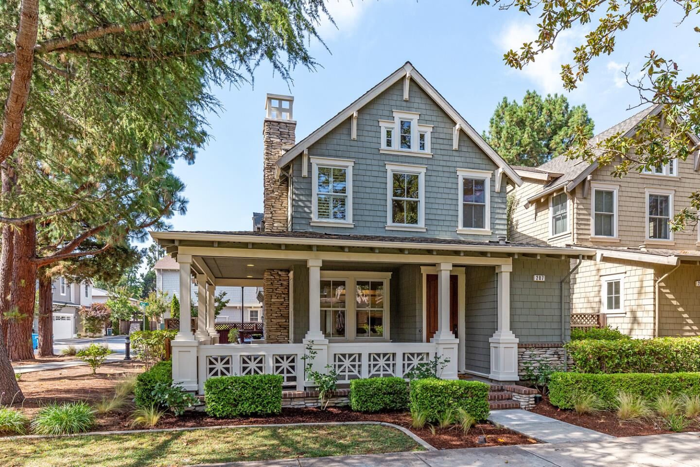 Property Photo: 207 Pearl Lane CA 94025