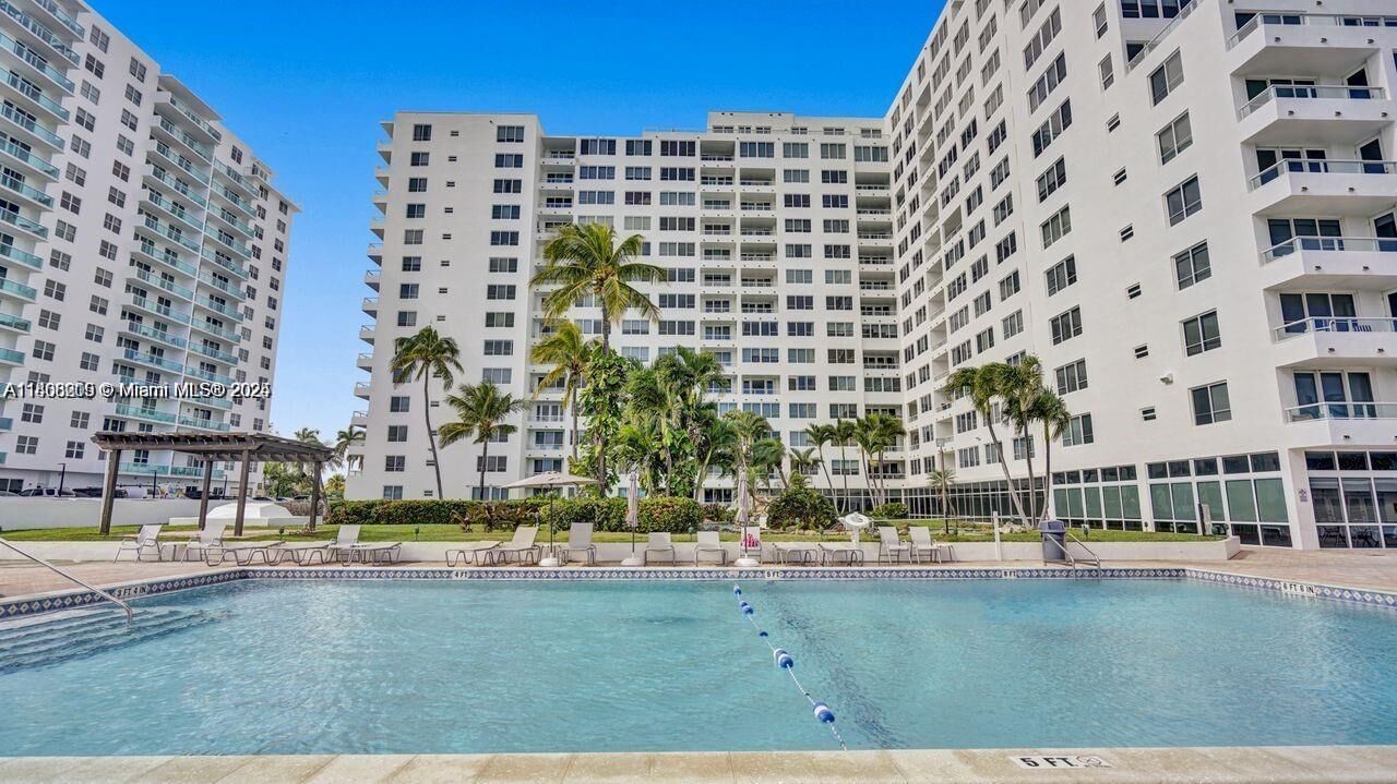 Property Photo:  5005 Collins Ave 1118  FL 33140 