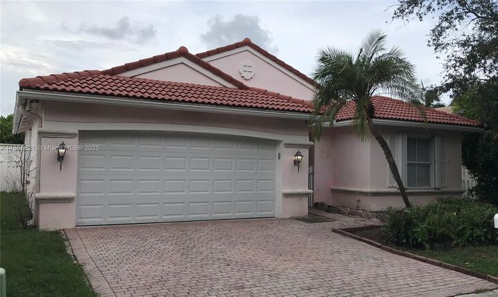 Property Photo: 3439 SW 51st St FL 33312