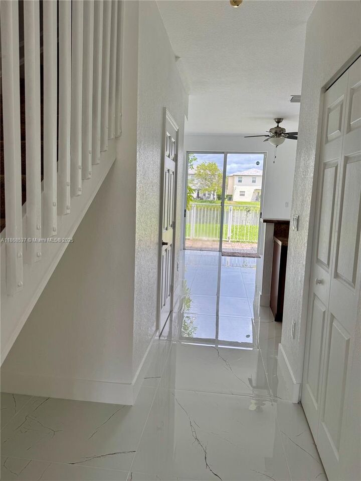 Property Photo: 2853 SE 1st Dr 4 FL 33033