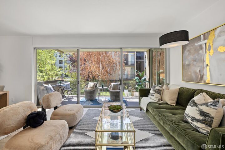 Property Photo: 425 Grant Avenue 19 CA 94306