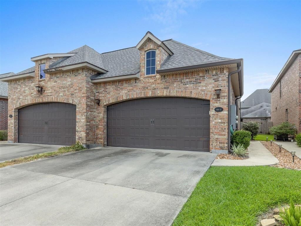 Property Photo: 1550 Lacadie Dr Drive 17 LA 70605