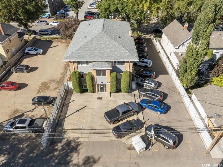 Property Photo: 424 3rd Avenue SK S7K 2J3
