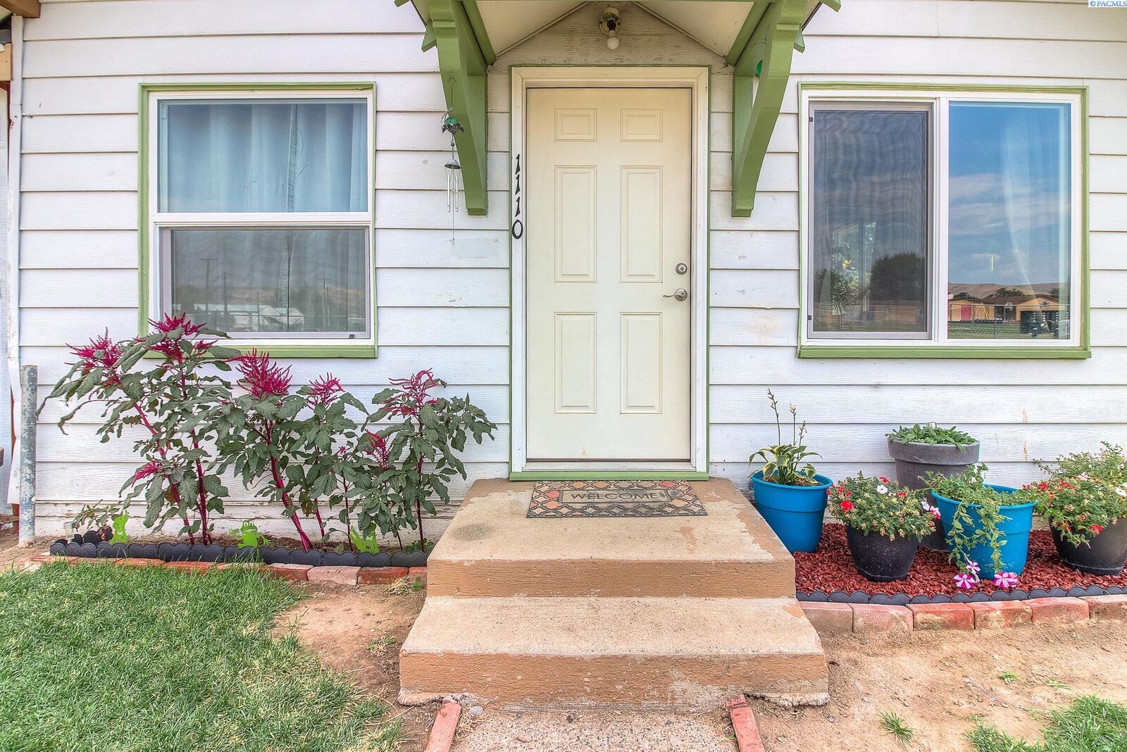 Property Photo: 1110 Fairbanks Ave. WA 98902
