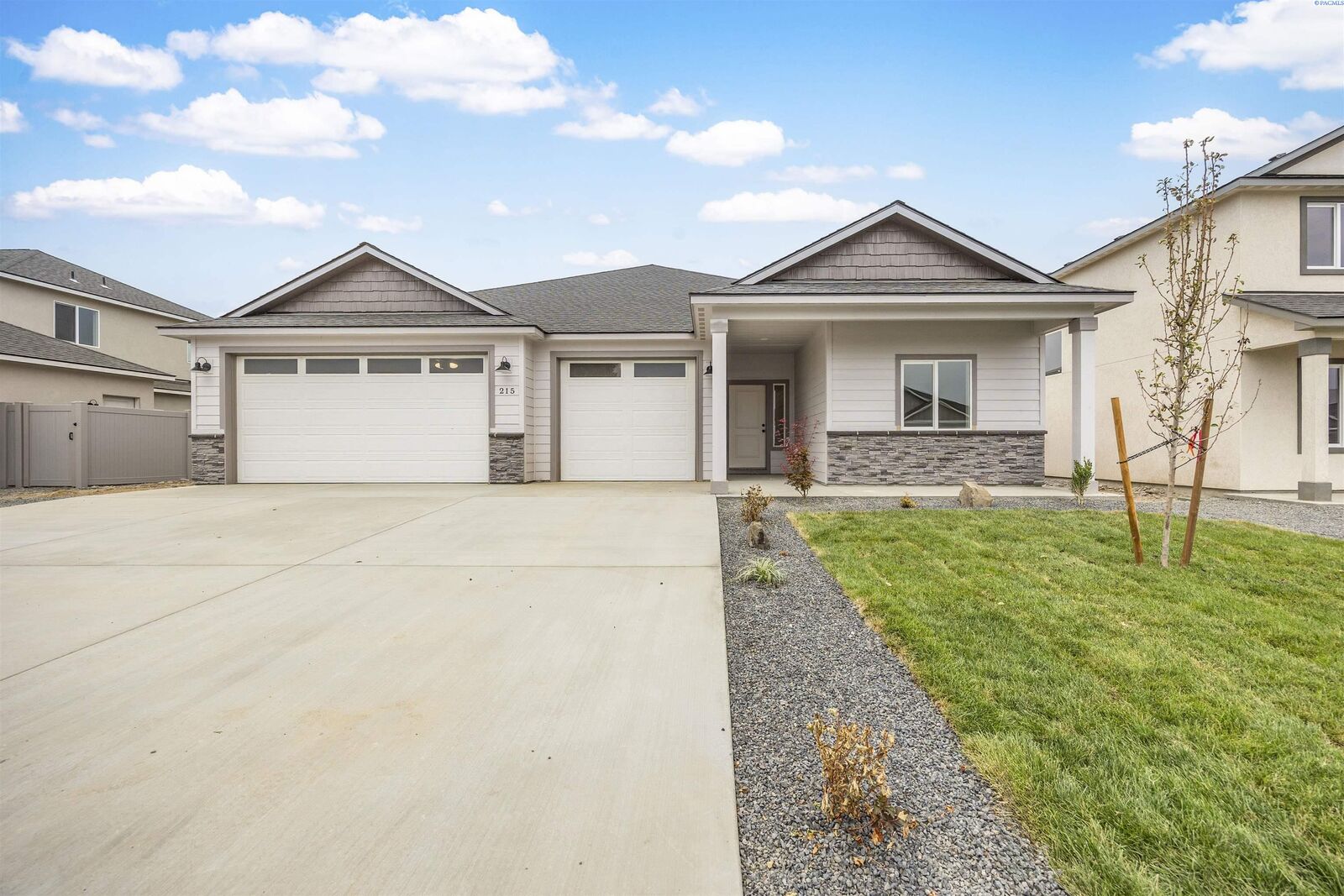 Property Photo: 215 Schrute Road WA 99350