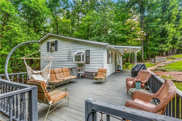 Property Photo: 1040 Artist Way NC 27016