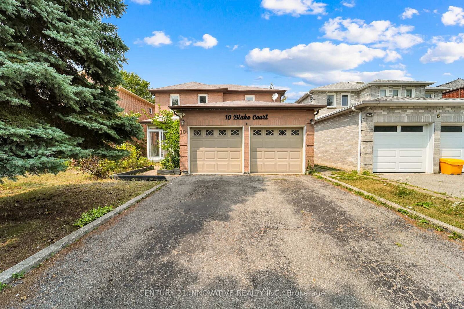Property Photo: 10 Blake Court ON L1T 3P3