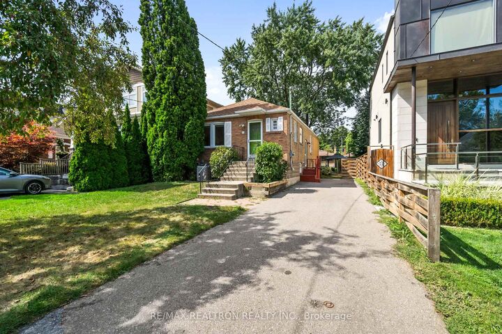 Photo de la propriété: 100 Park Home Avenue ON M2N 1W8