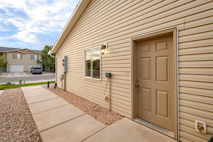 Property Photo: 2093 N 550 W UT 84721
