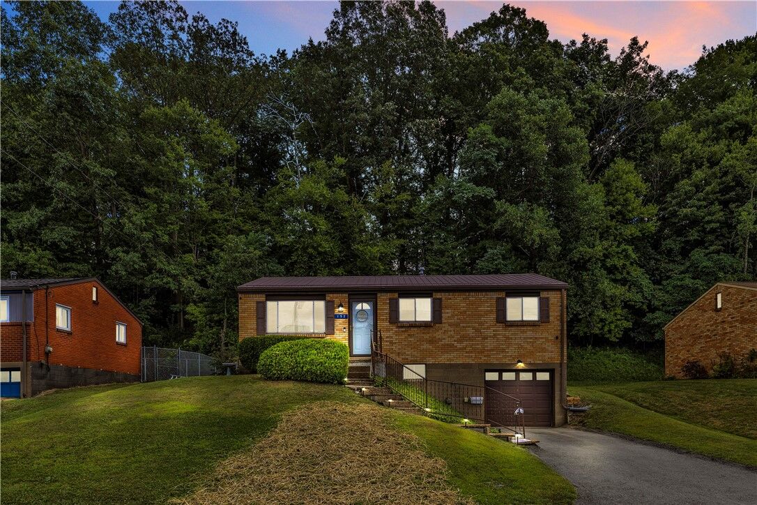 Property Photo:  152 Black Hills Rd  PA 15239 