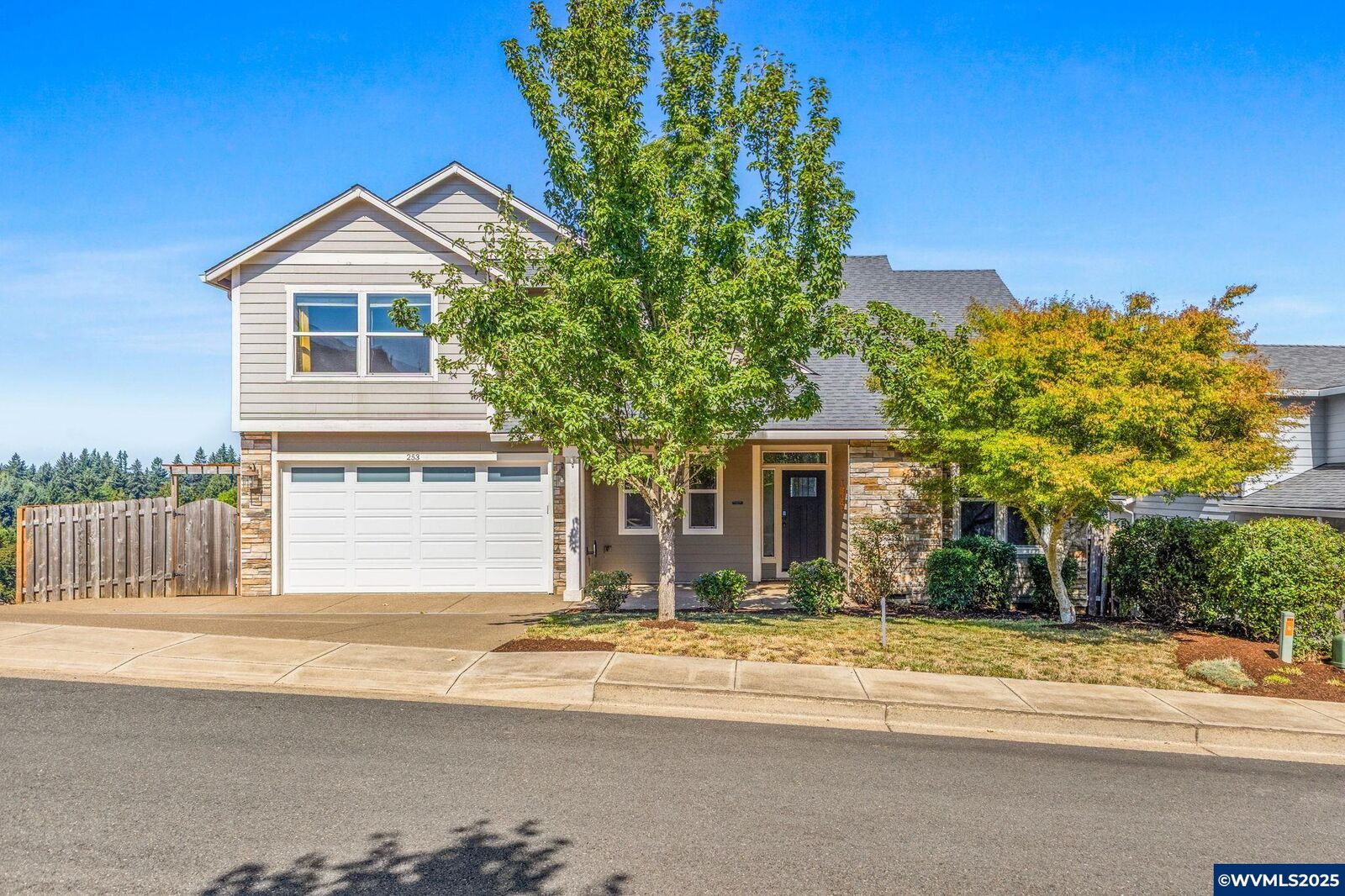 Property Photo:  253 Eider Av  OR 97306 