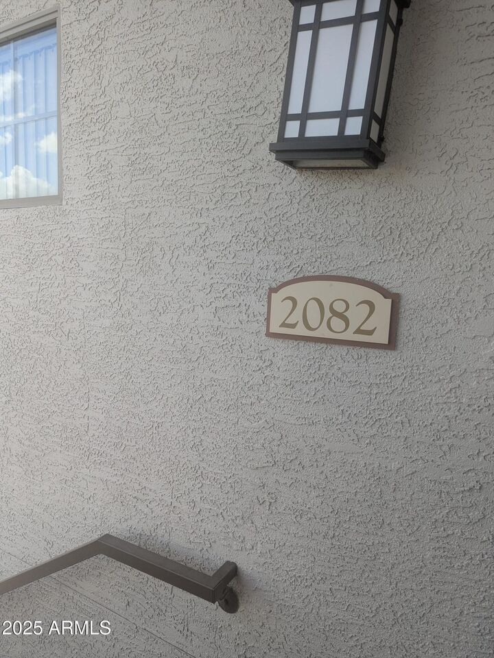 Property Photo:  1941 S Pierpont Drive 2082  AZ 85206 