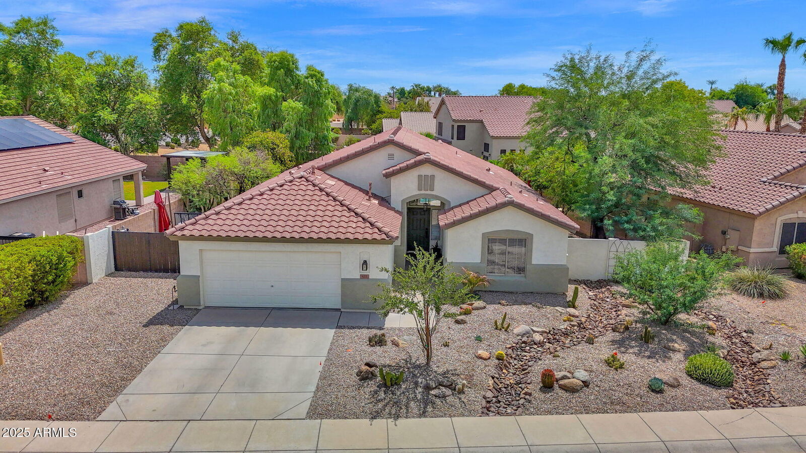 Property Photo: 633 W Canary Way AZ 85286