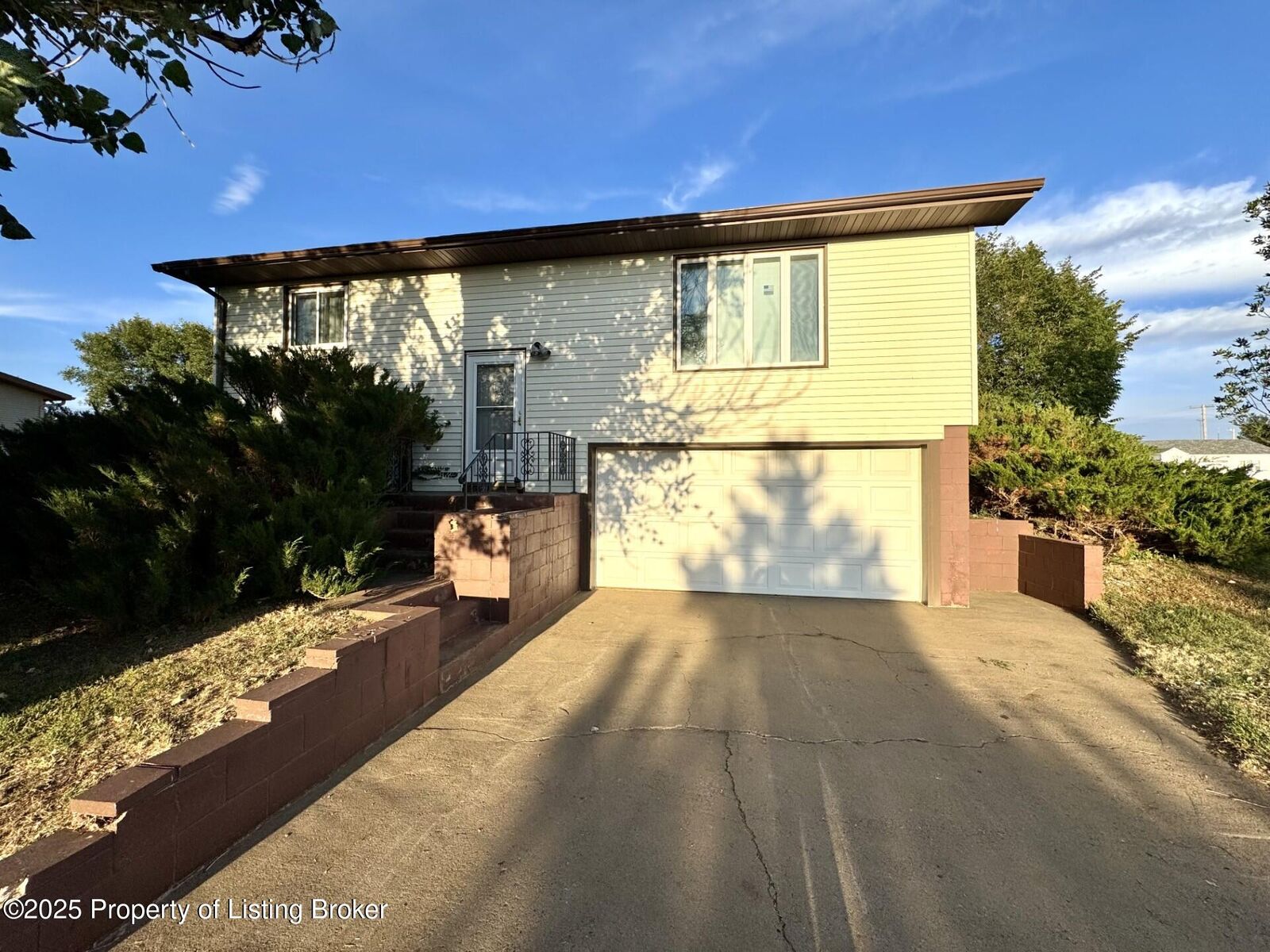 Property Photo:  502 5th Street NW  ND 58655 