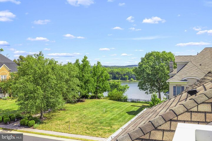 Property Photo: 18359 Eagle Point Square VA 20176