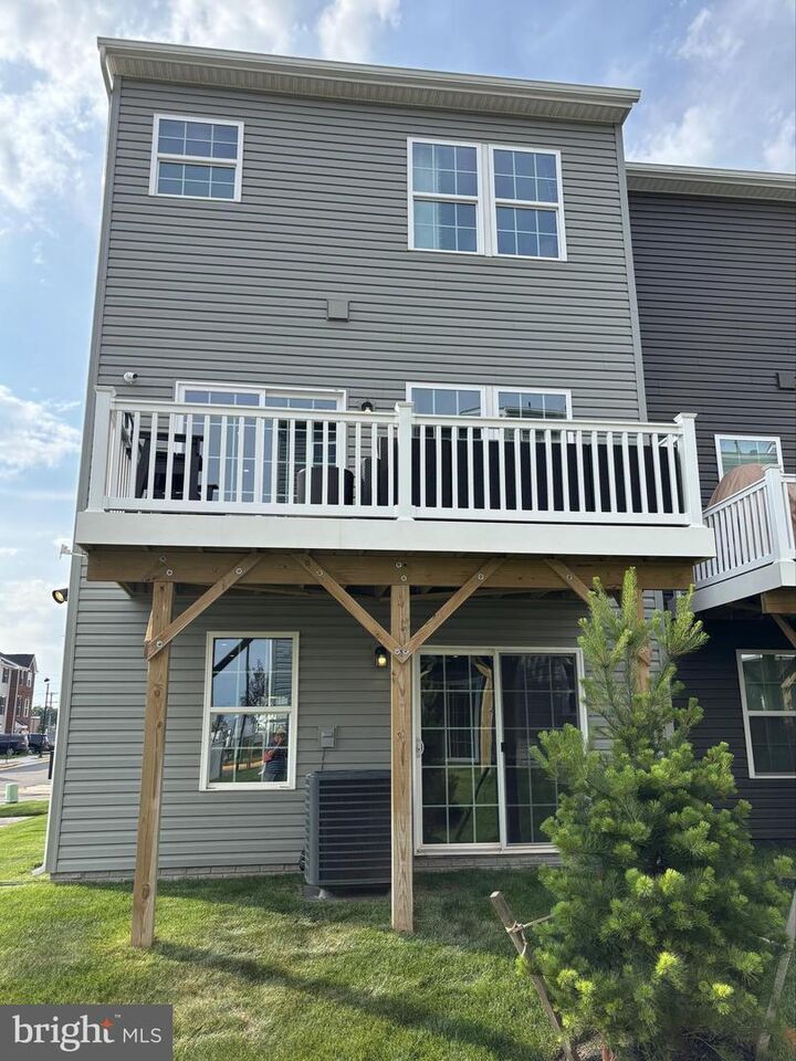 Property Photo: 10531 Encore Drive VA 20109
